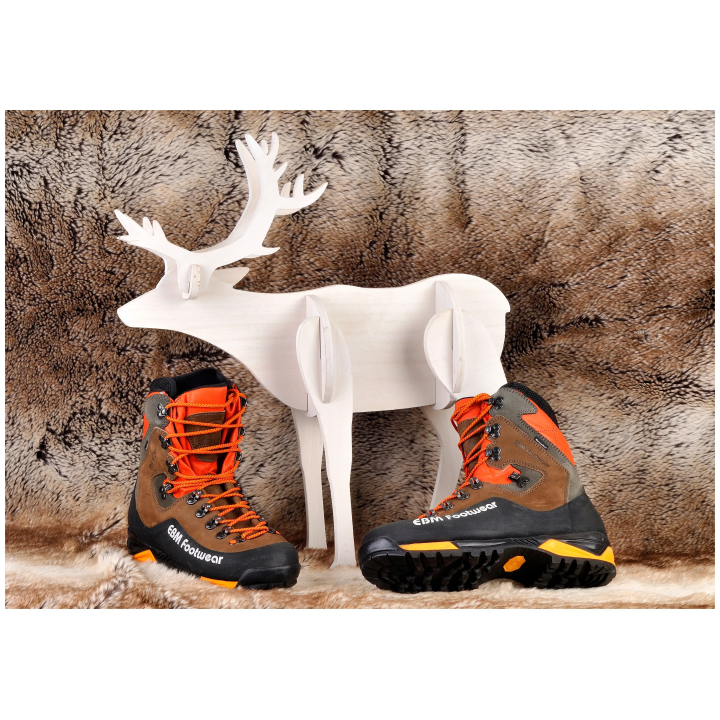 Paire de chaussures de chasse hautes Livigno Hunter sur décor nature
