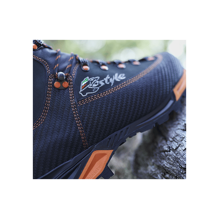Détail laçage autobloquant et finitions cuir nubuck chaussure technique Kostyle KS-CARB